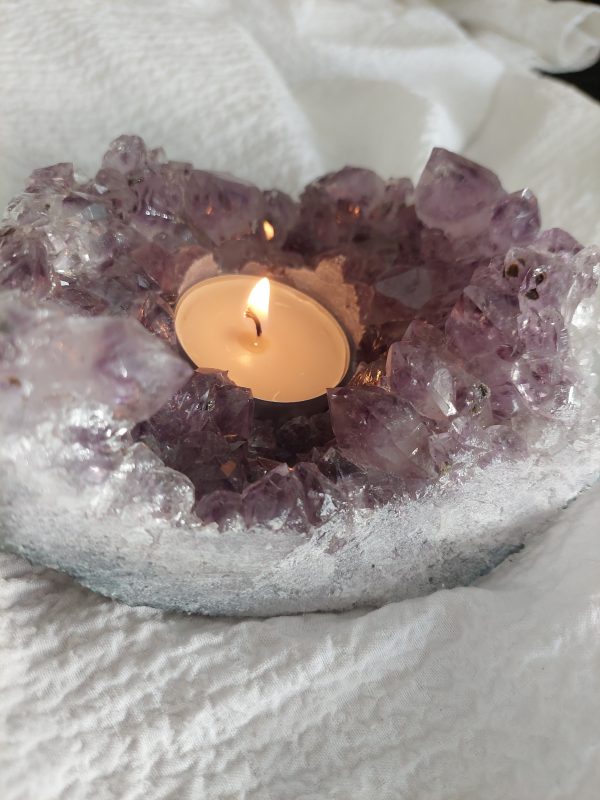 Der Amethyst kann bei negativen Gedanken helfen und den Geist klären.