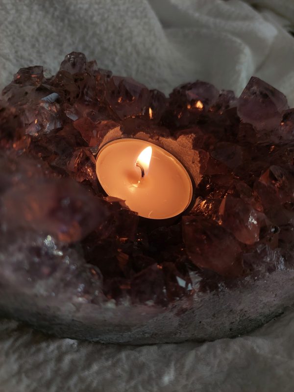 Der Amethyst kann bei negativen Gedanken helfen und den Geist klären.